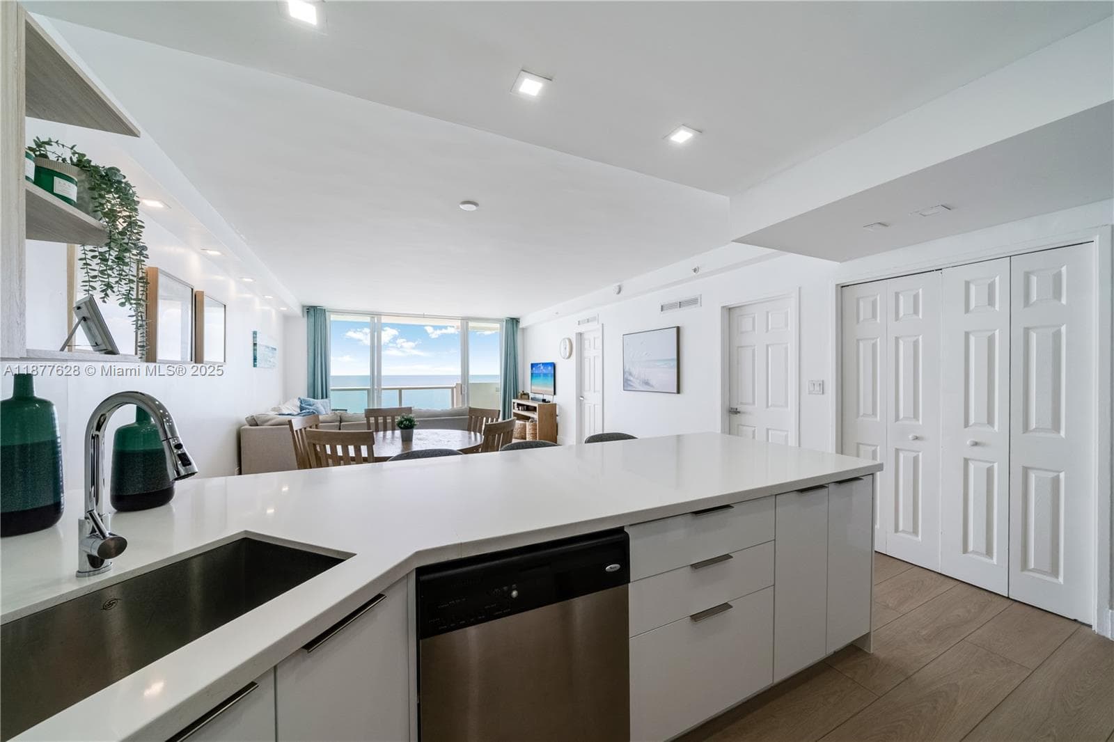5601 Collins Ave 1011 photo 7