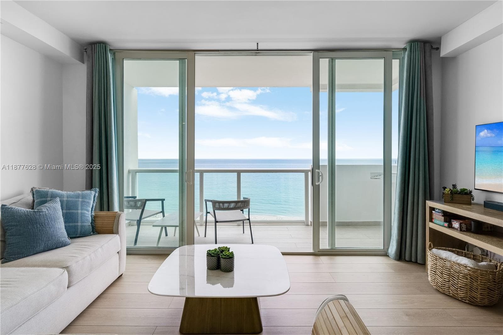 5601 Collins Ave 1011 photo 1