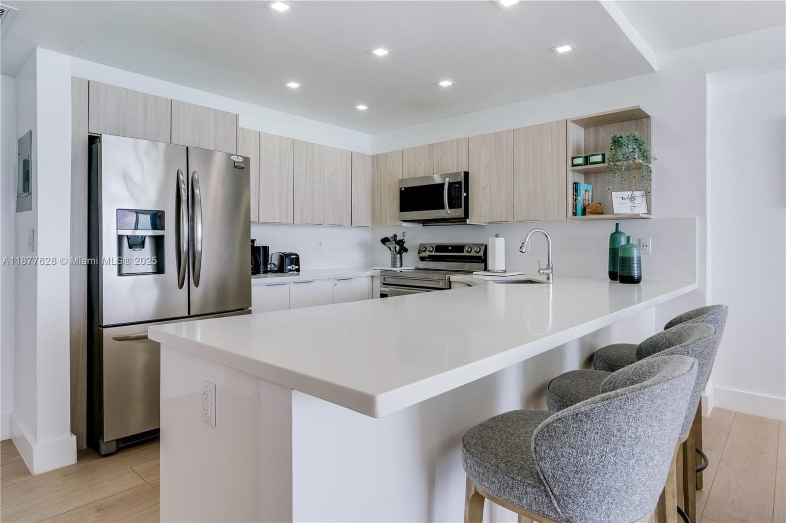 5601 Collins Ave 1011 photo 11