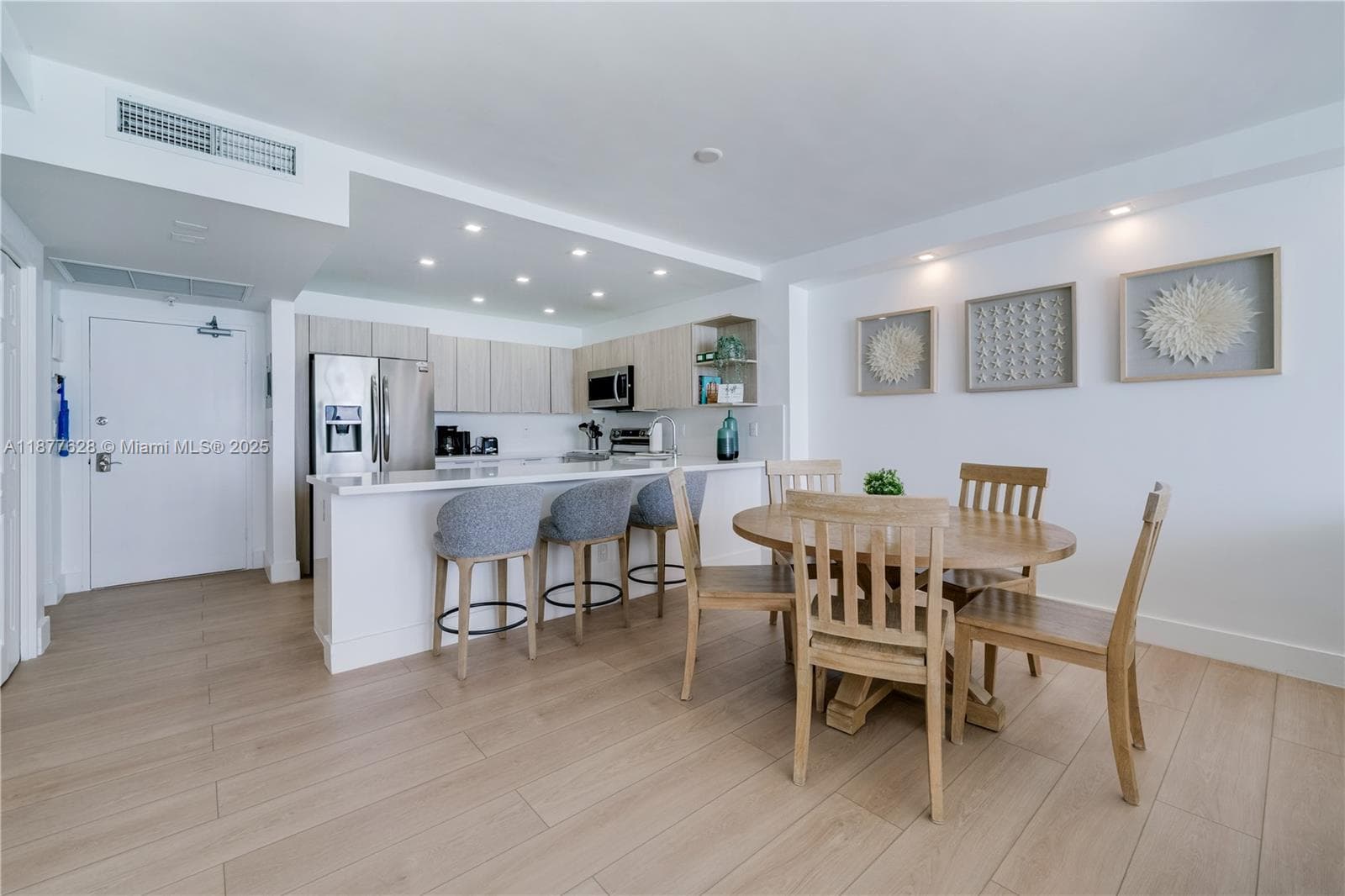 5601 Collins Ave 1011 photo 8