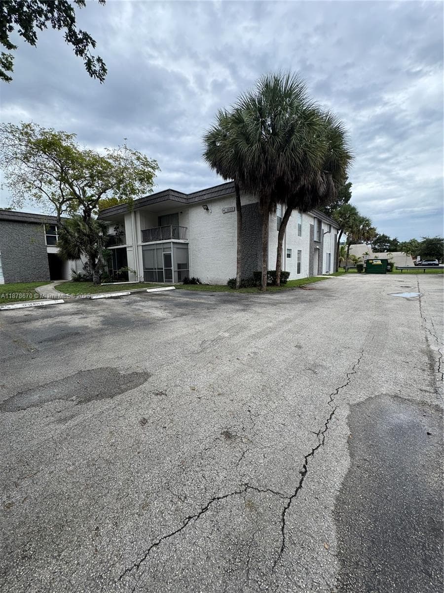 10353 N Kendall Dr BB2 photo 1