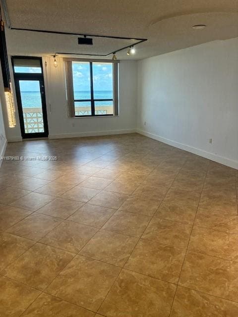 10185 Collins Ave 917 photo 3