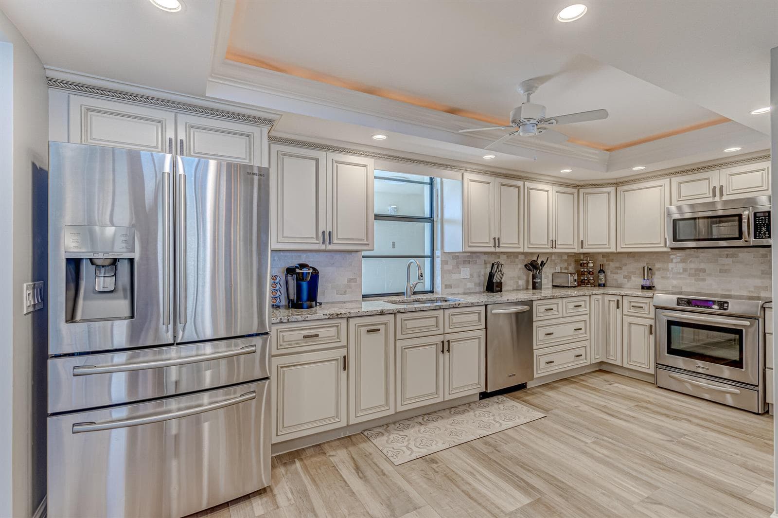 400 Beach Road 702 photo 6