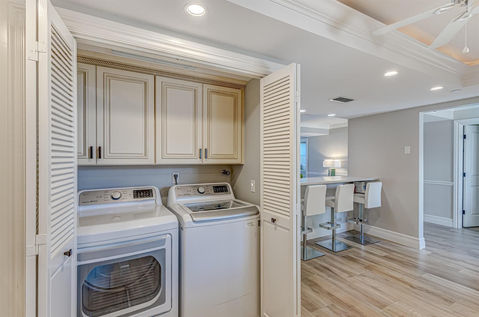 400 Beach Road 702 photo 13