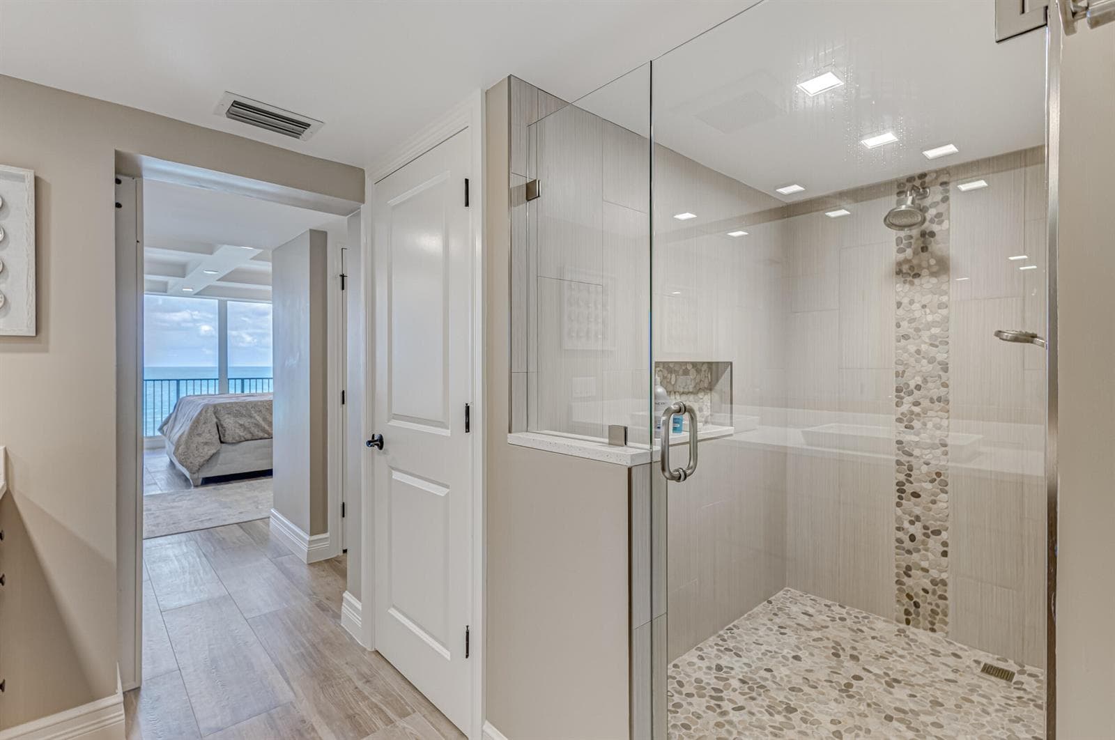 400 Beach Road 702 photo 24
