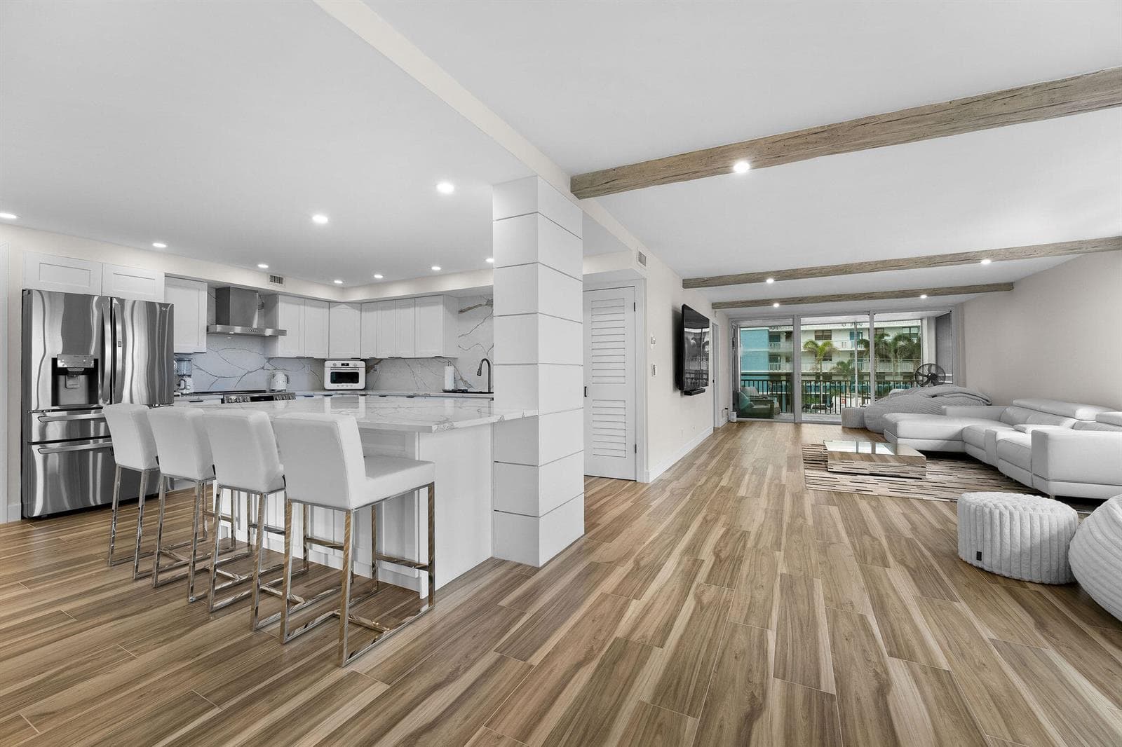 911 Ocean Drive 201 photo 1