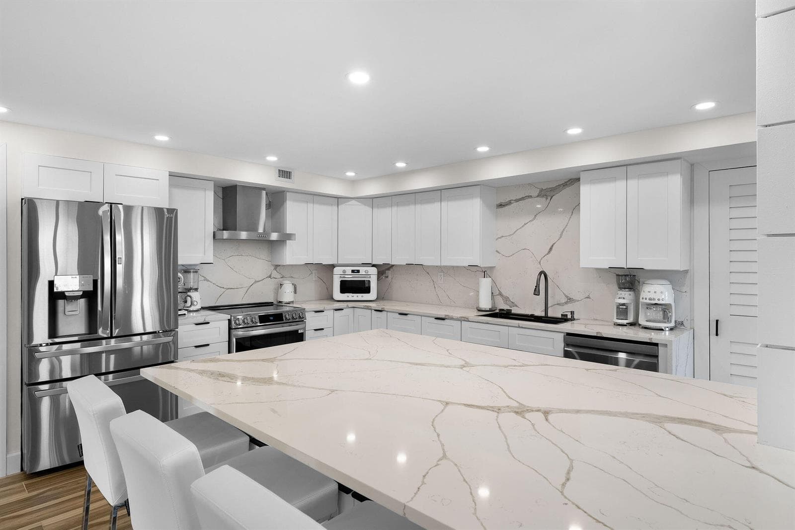 911 Ocean Drive 201 photo 8