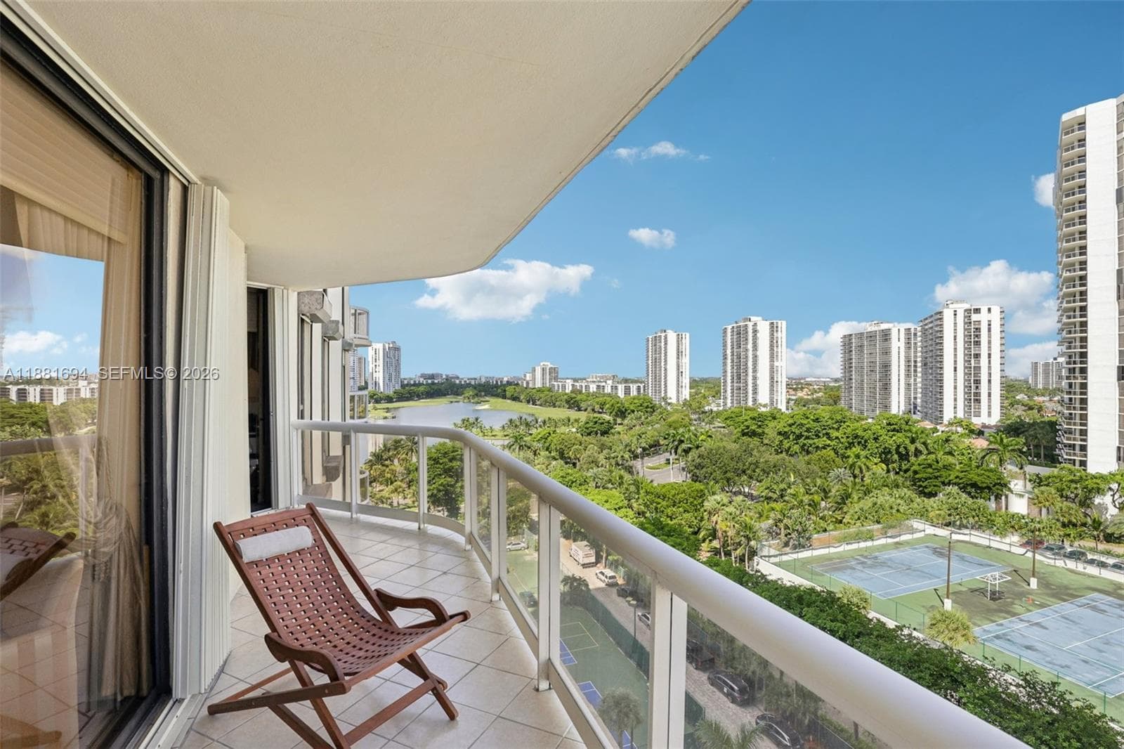 20191 E Country Club Dr 1102 photo 2