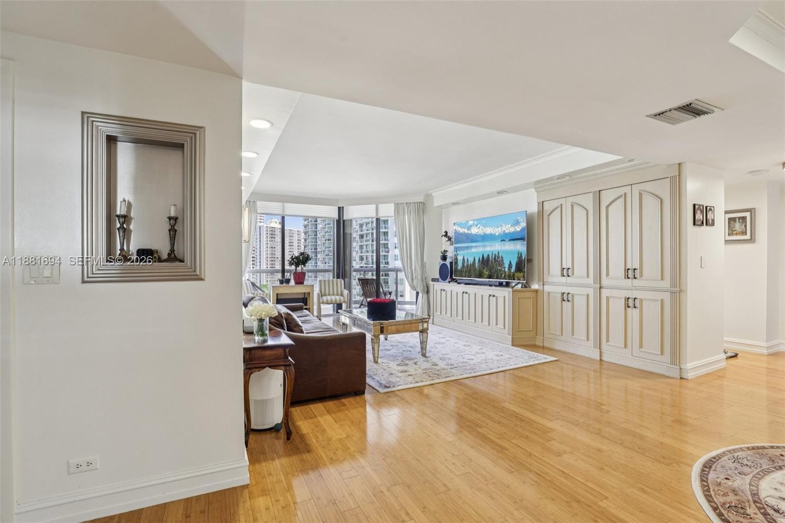 20191 E Country Club Dr 1102 photo 4