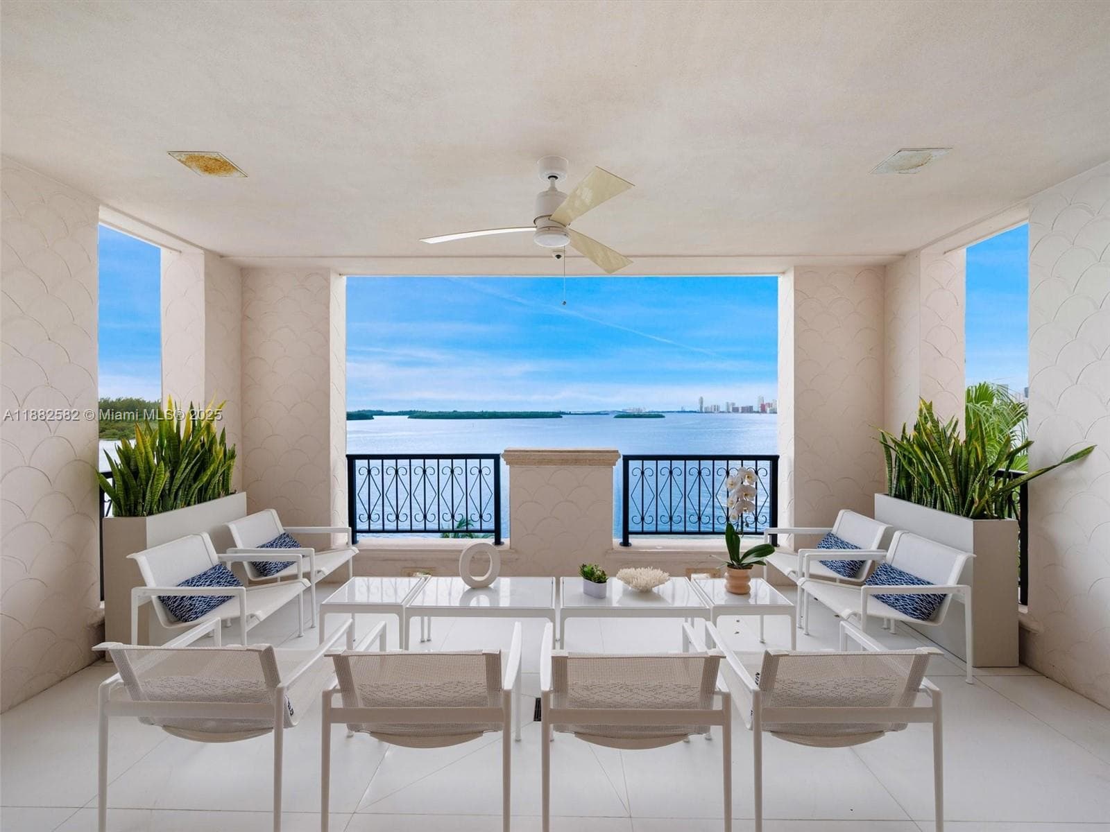 5053 Fisher Island Dr 5053 photo 2