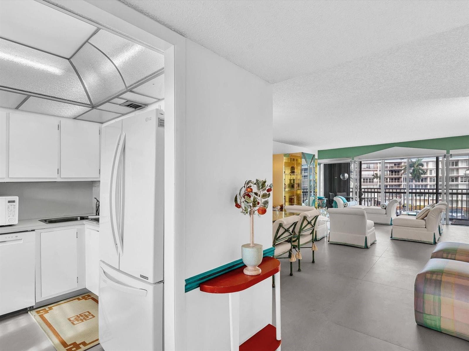 1537 E Hillsboro Boulevard 438 photo 4