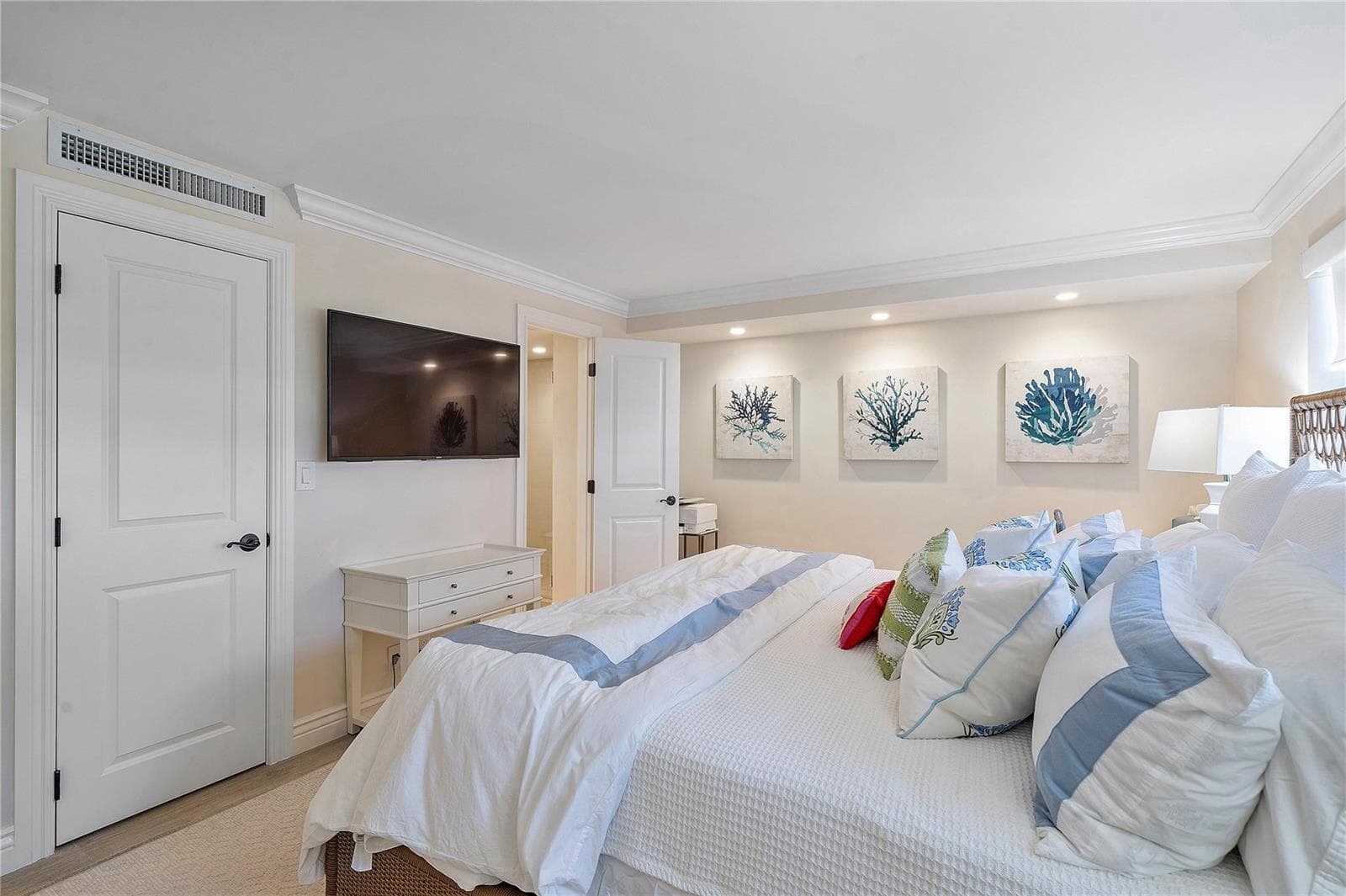 1710 S Ocean Lane 201 photo 17