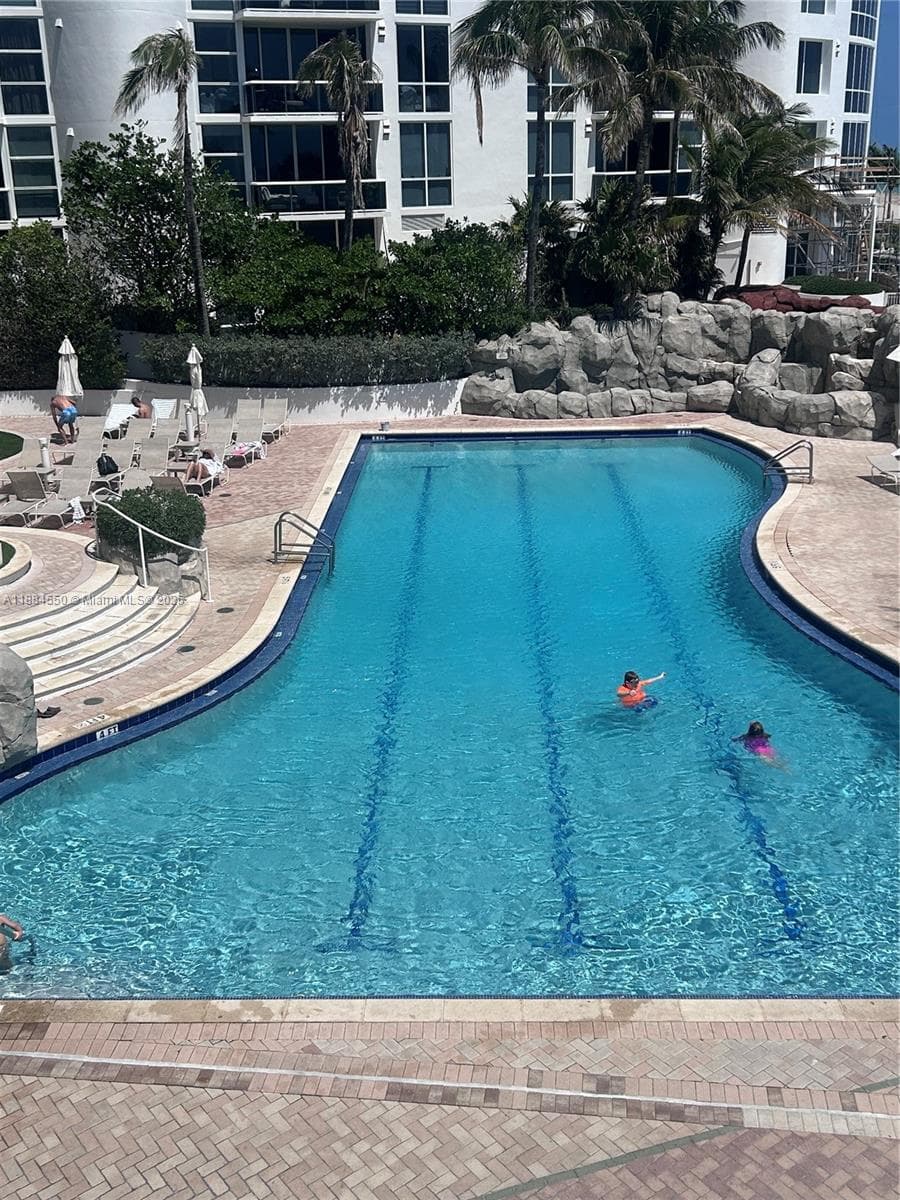 18001 Collins Ave 2206 photo 2