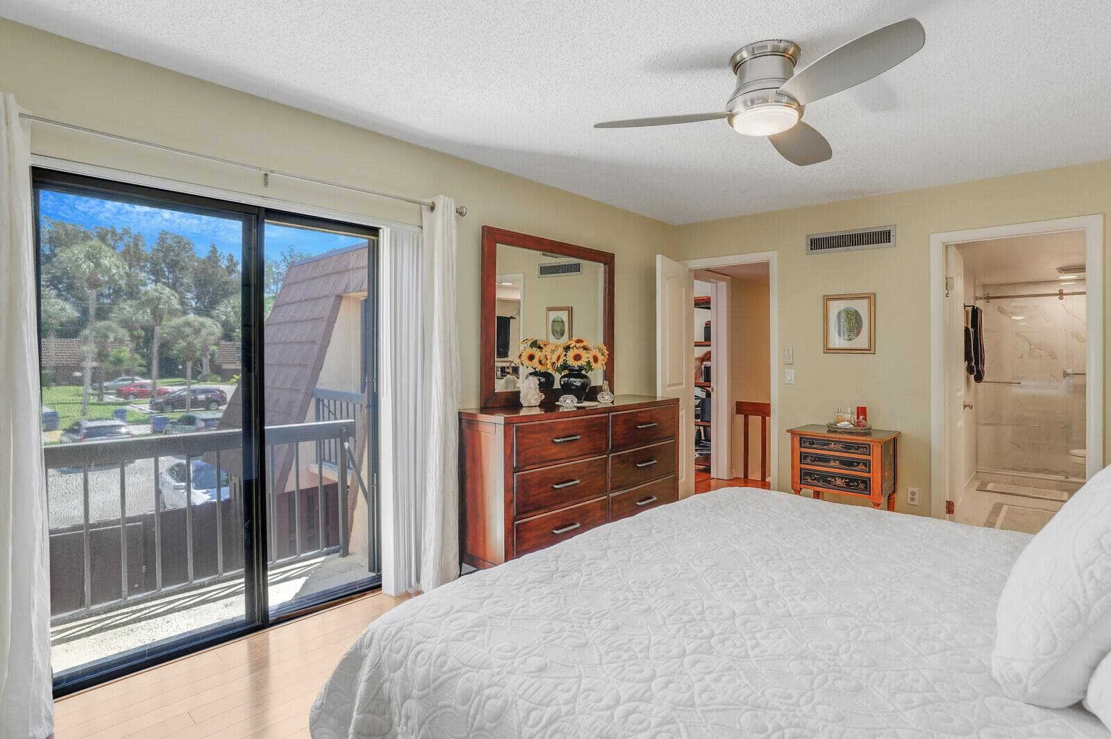 825 Center Street 14a photo 23
