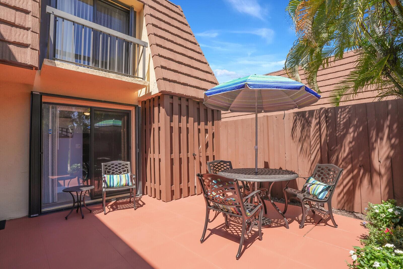 825 Center Street 14a photo 6