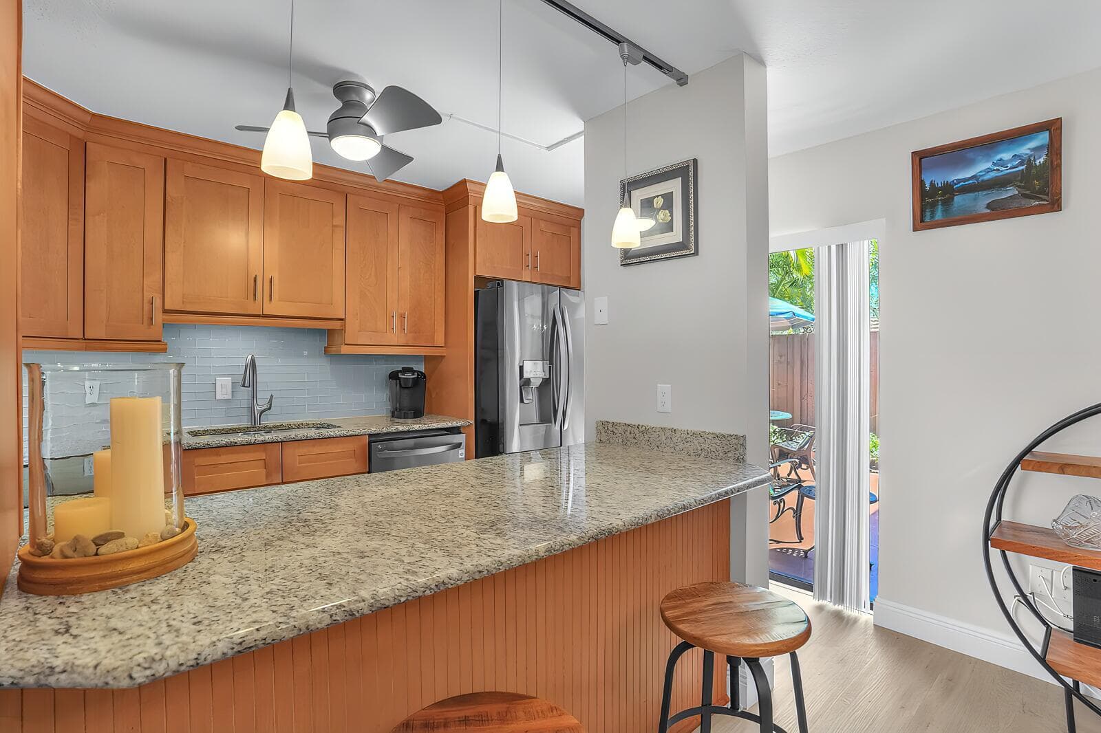 825 Center Street 14a photo 13