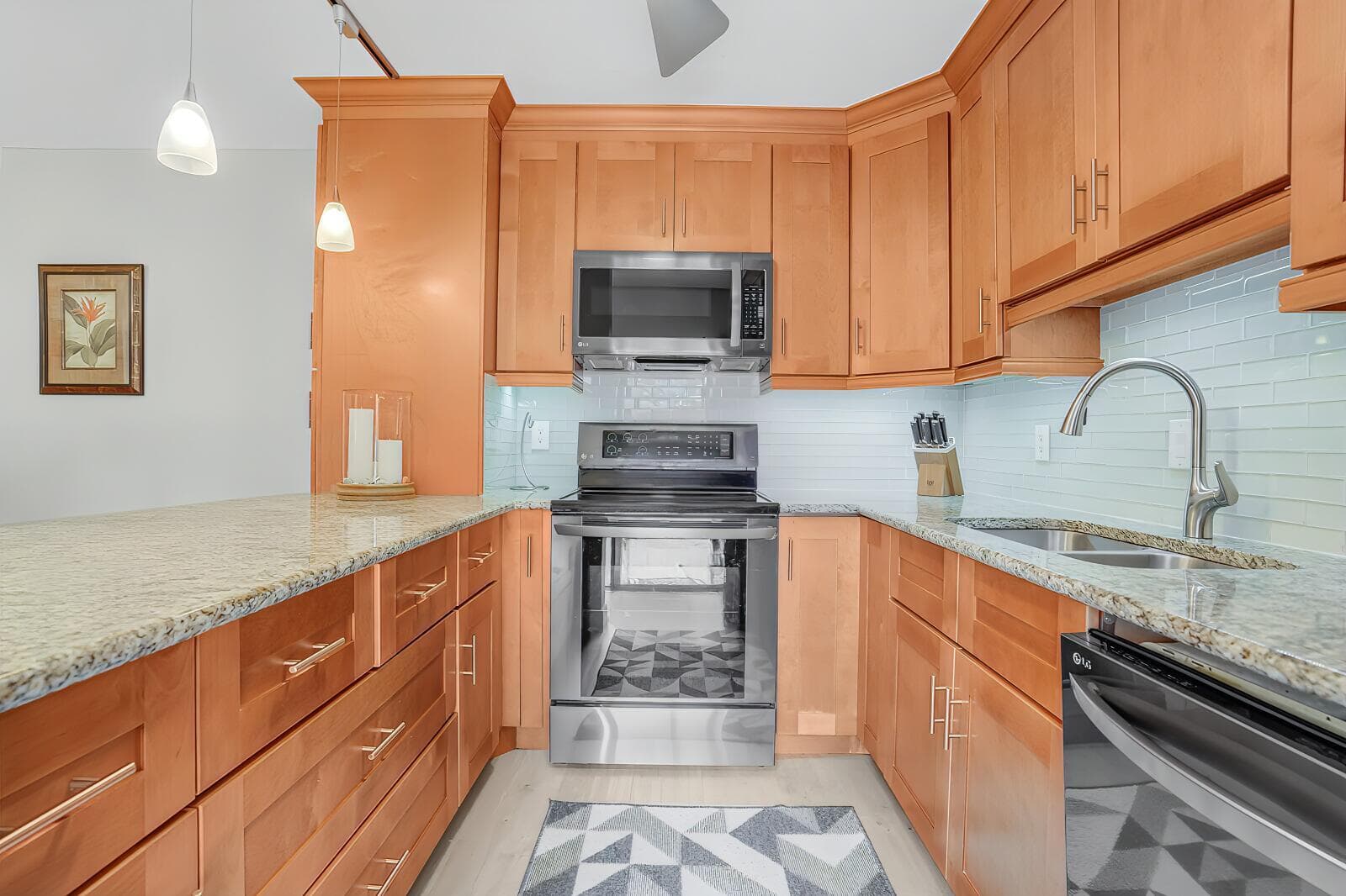 825 Center Street 14a photo 14