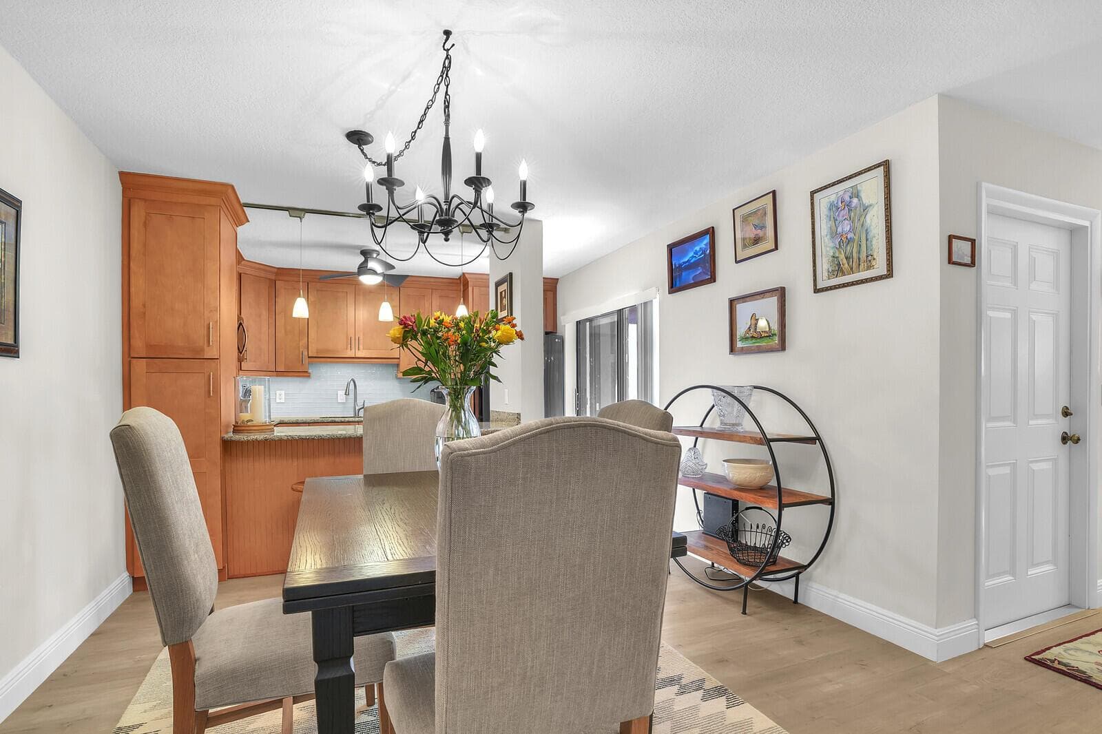 825 Center Street 14a photo 11
