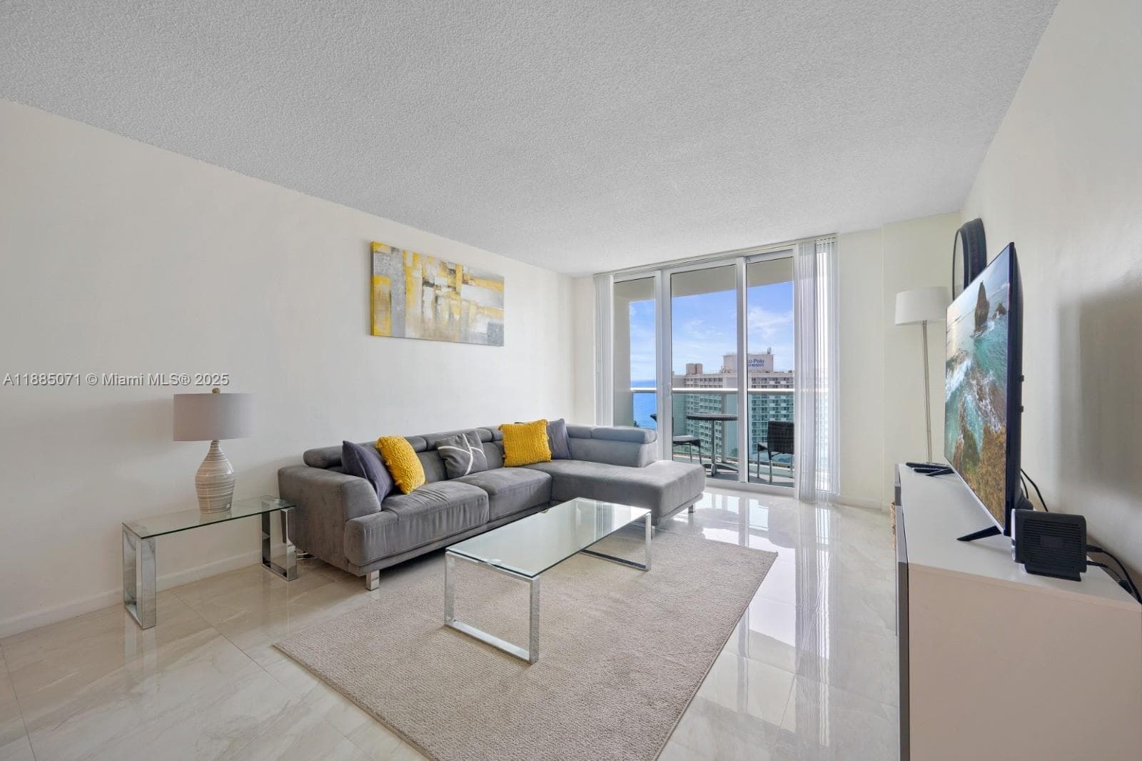 19370 Collins Ave 1425 photo 3