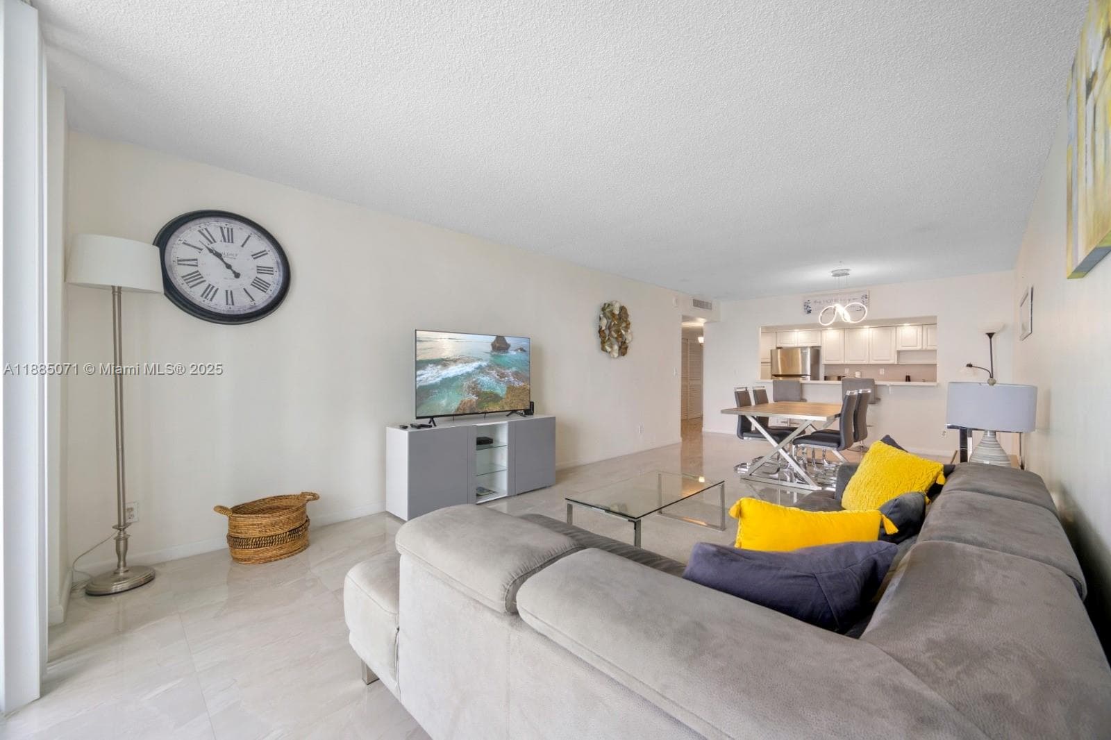 19370 Collins Ave 1425 photo 4