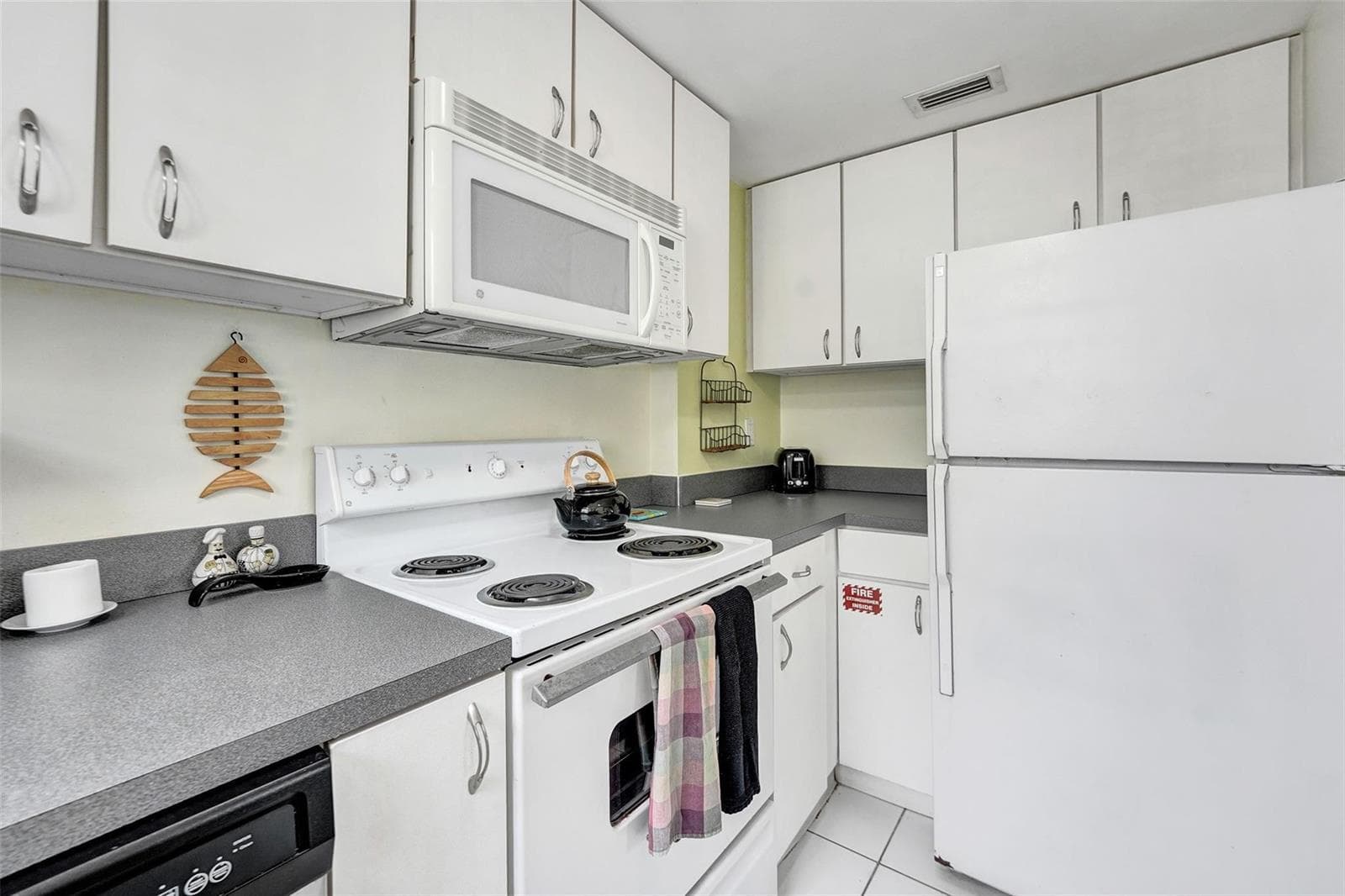 341 N Birch Road 316 photo 17