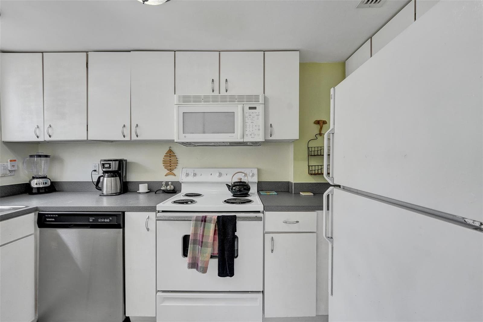 341 N Birch Road 316 photo 10