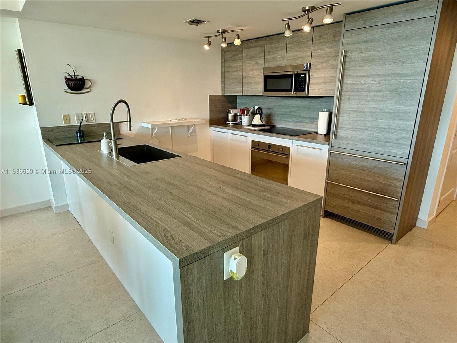 400 Sunny Isles Blvd 916 photo 6