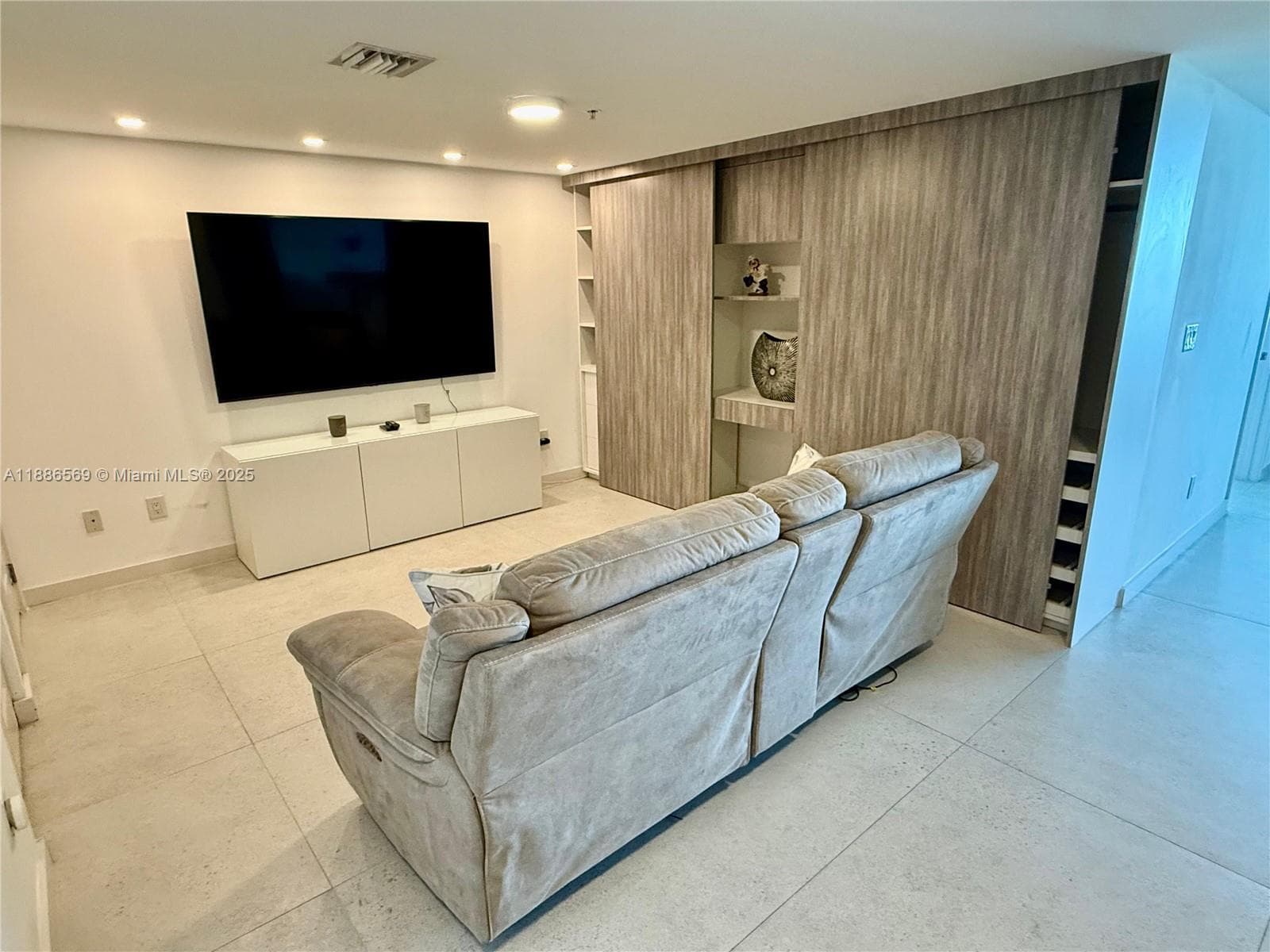 400 Sunny Isles Blvd 916 photo 7