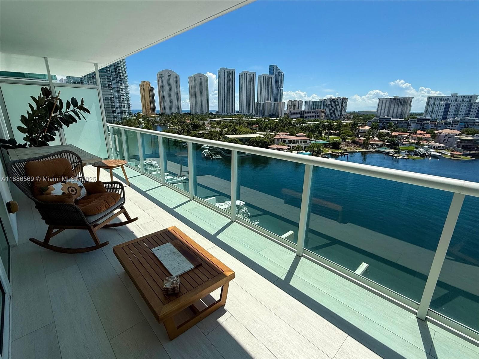 400 Sunny Isles Blvd 916 photo 1