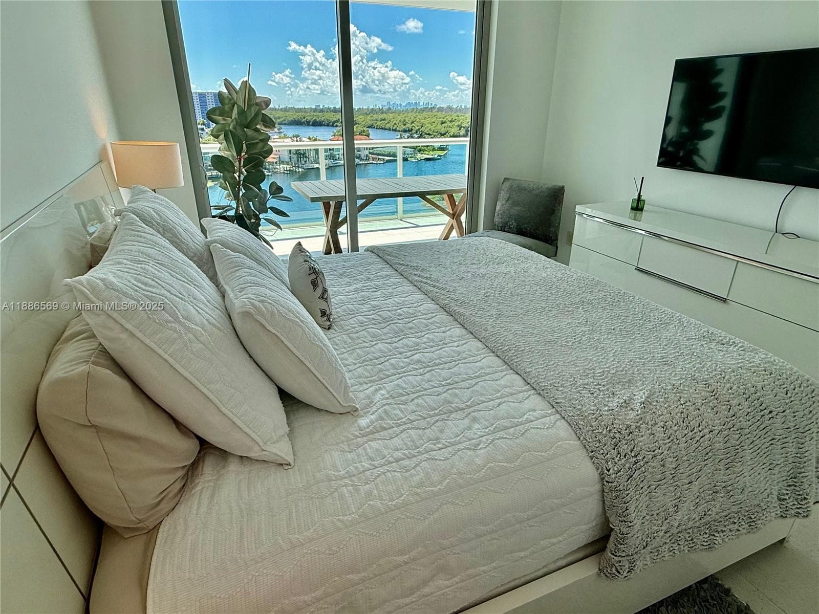 400 Sunny Isles Blvd 916 photo 9
