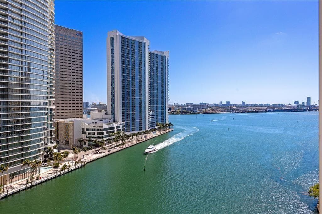 465 Brickell Avenue 2706 photo 2