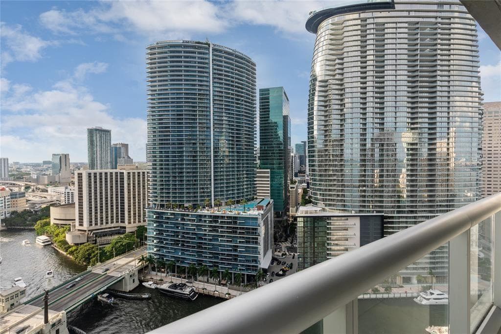465 Brickell Avenue 2706 photo 17
