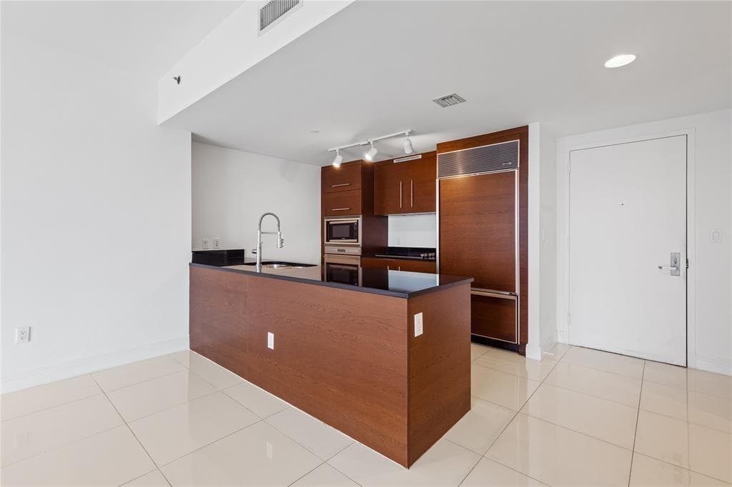 465 Brickell Avenue 2706 photo 7