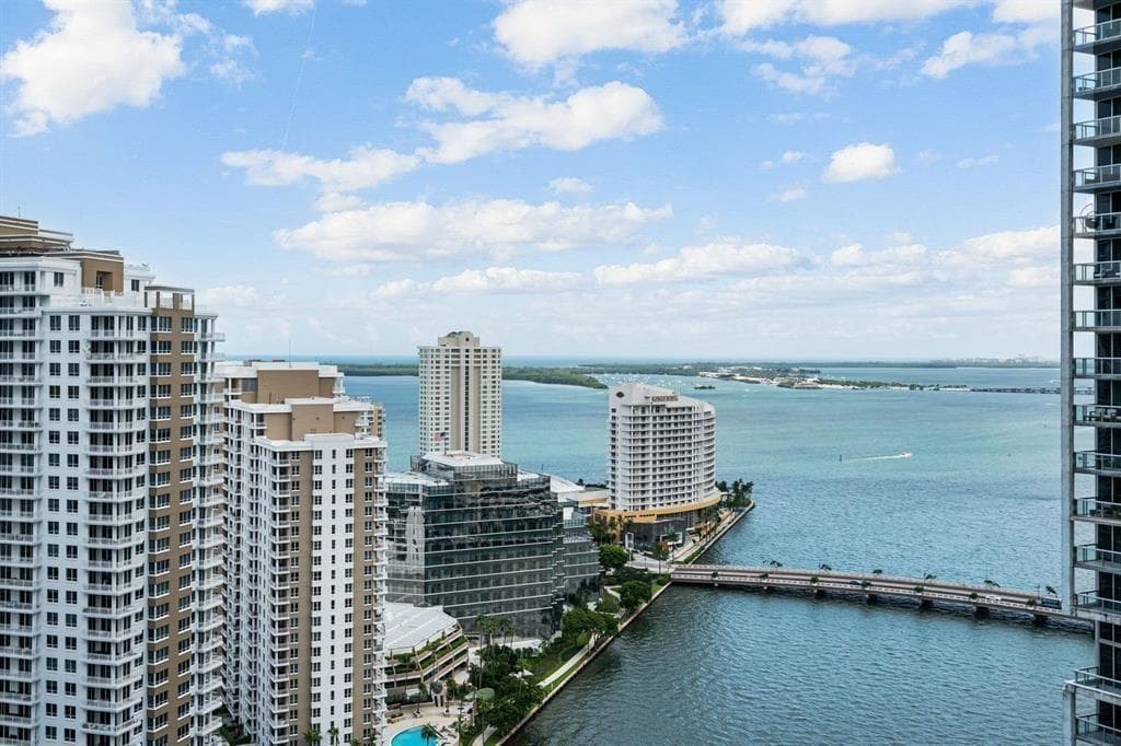 465 Brickell Avenue 2706 photo 3