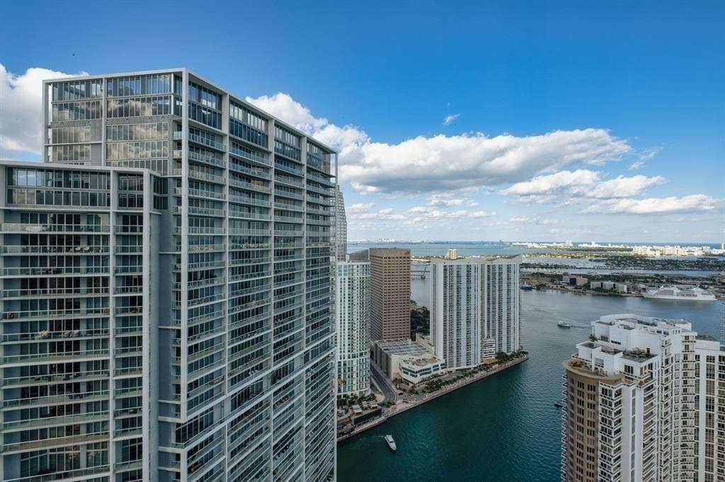 465 Brickell Avenue 2706 photo 1