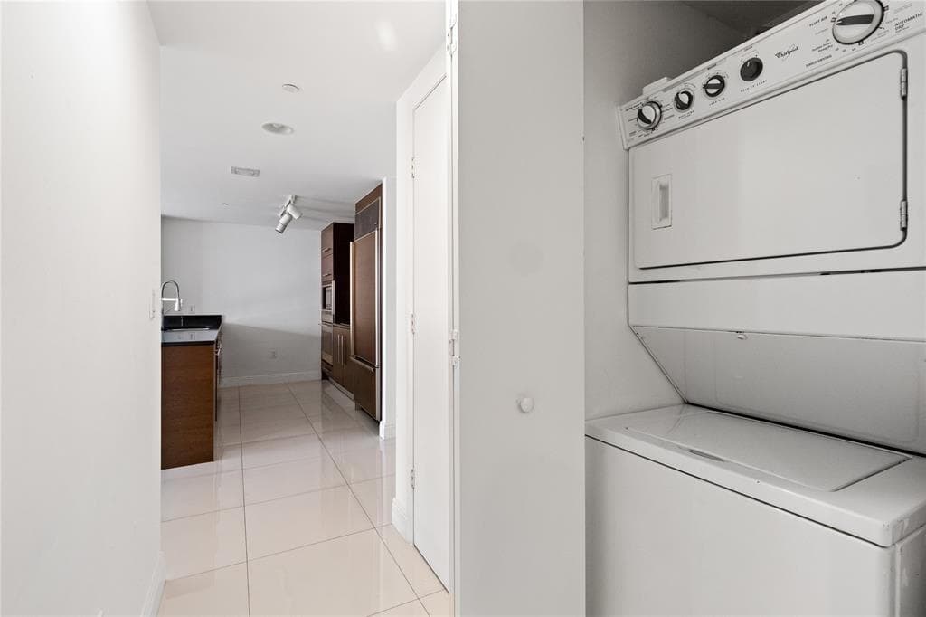 465 Brickell Avenue 2706 photo 25