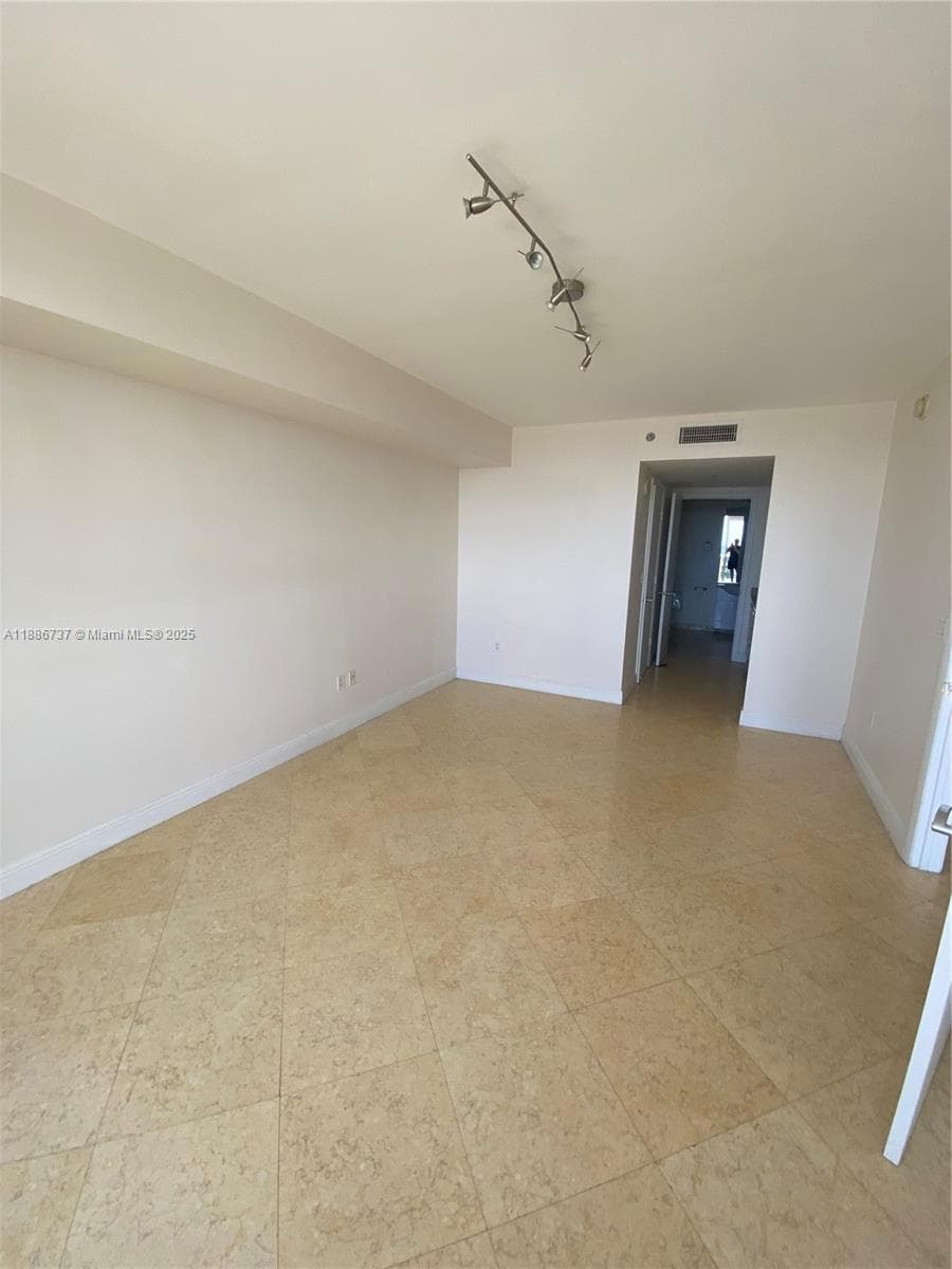 1800 S Ocean Dr 2909 photo 6