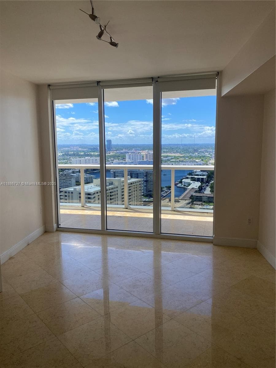 1800 S Ocean Dr 2909 photo 5