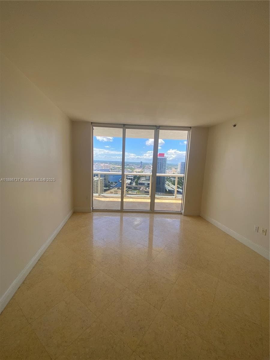1800 S Ocean Dr 2909 photo 10