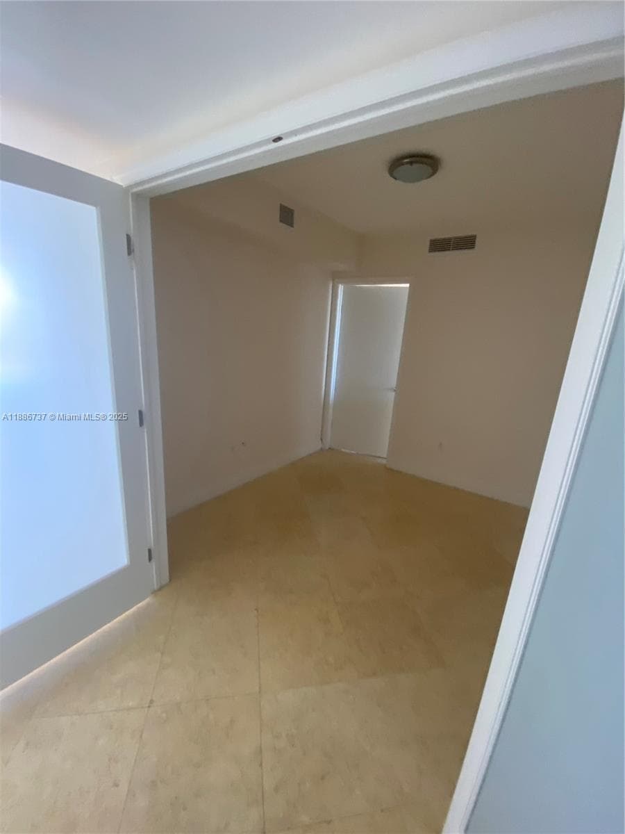 1800 S Ocean Dr 2909 photo 4