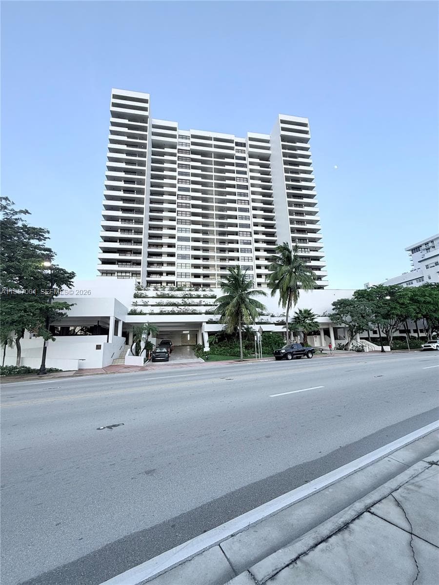 2555 Collins Ave 2112 photo 1