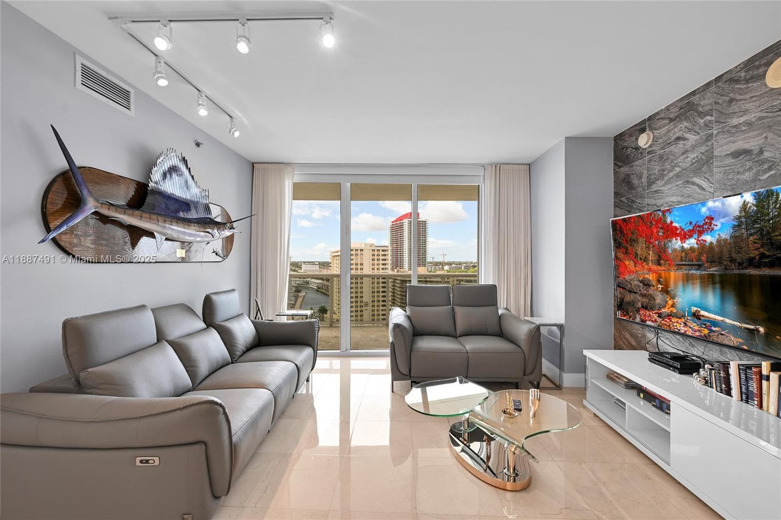 1850 S OCEAN DR 1507 photo 2