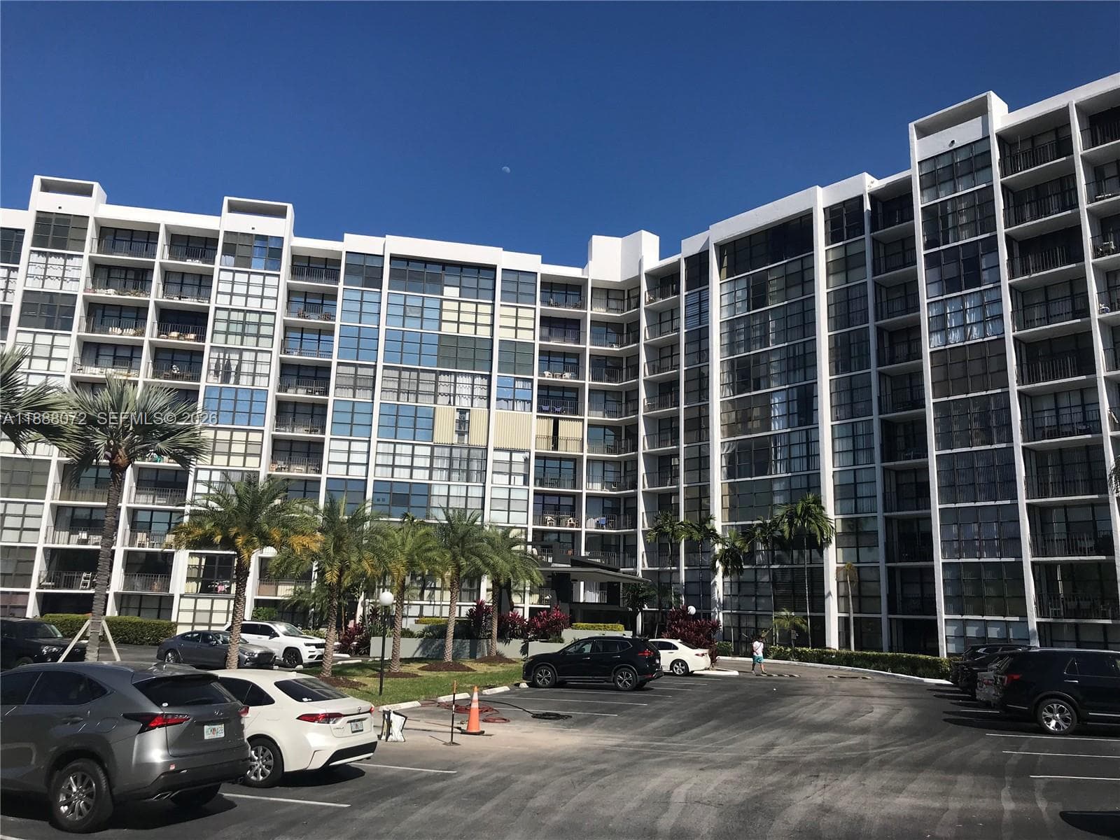 1000 Parkview Dr 627 photo 2