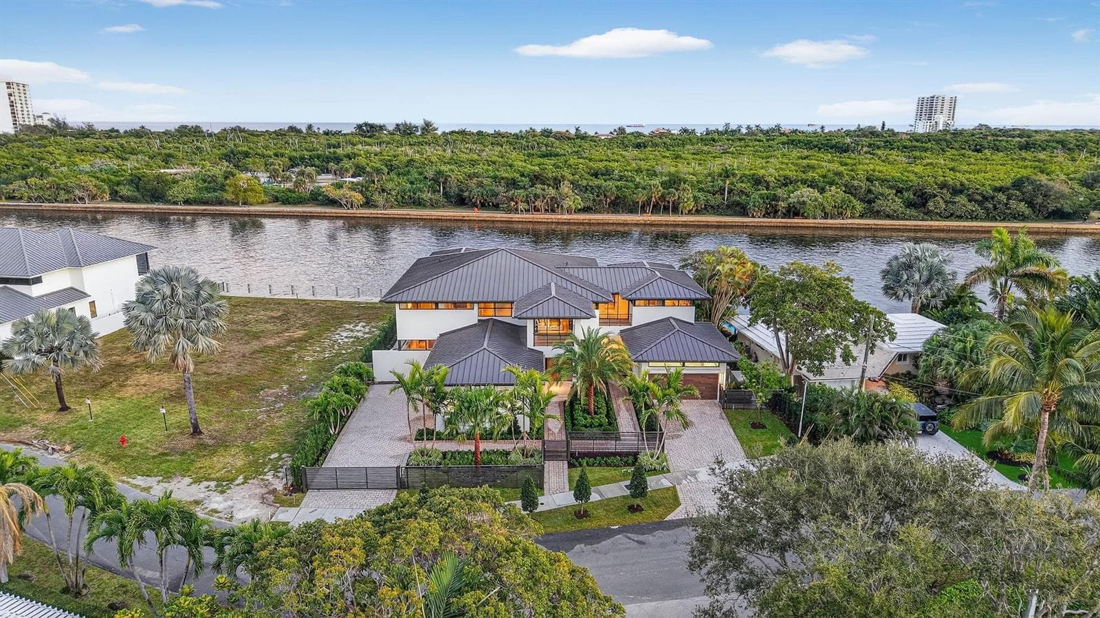 1918 Intracoastal Drive photo 2