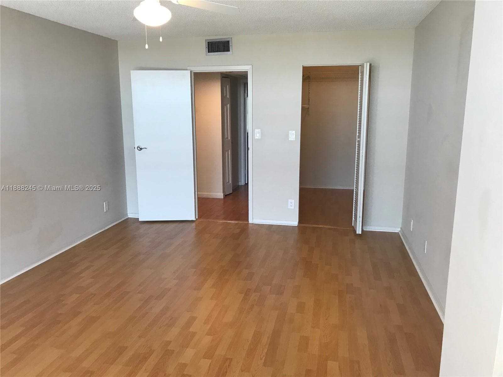1000 Parkview Dr 627 photo 6