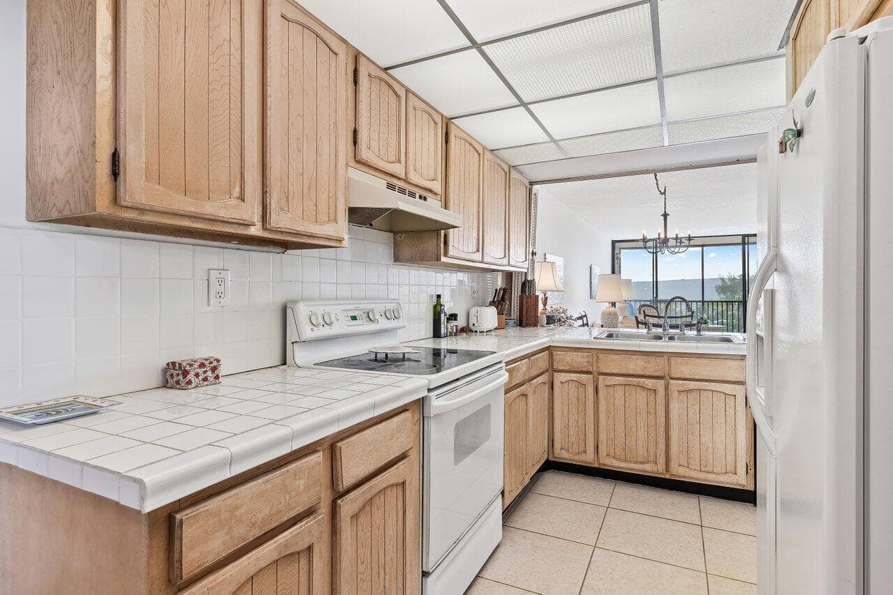 13 Royal Palm Way 602 photo 3