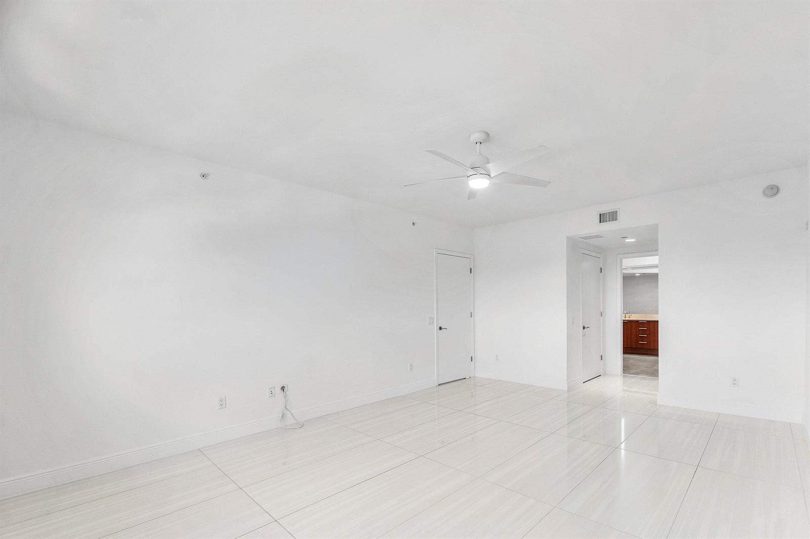 2650 Lake Shore Drive 1005 photo 11