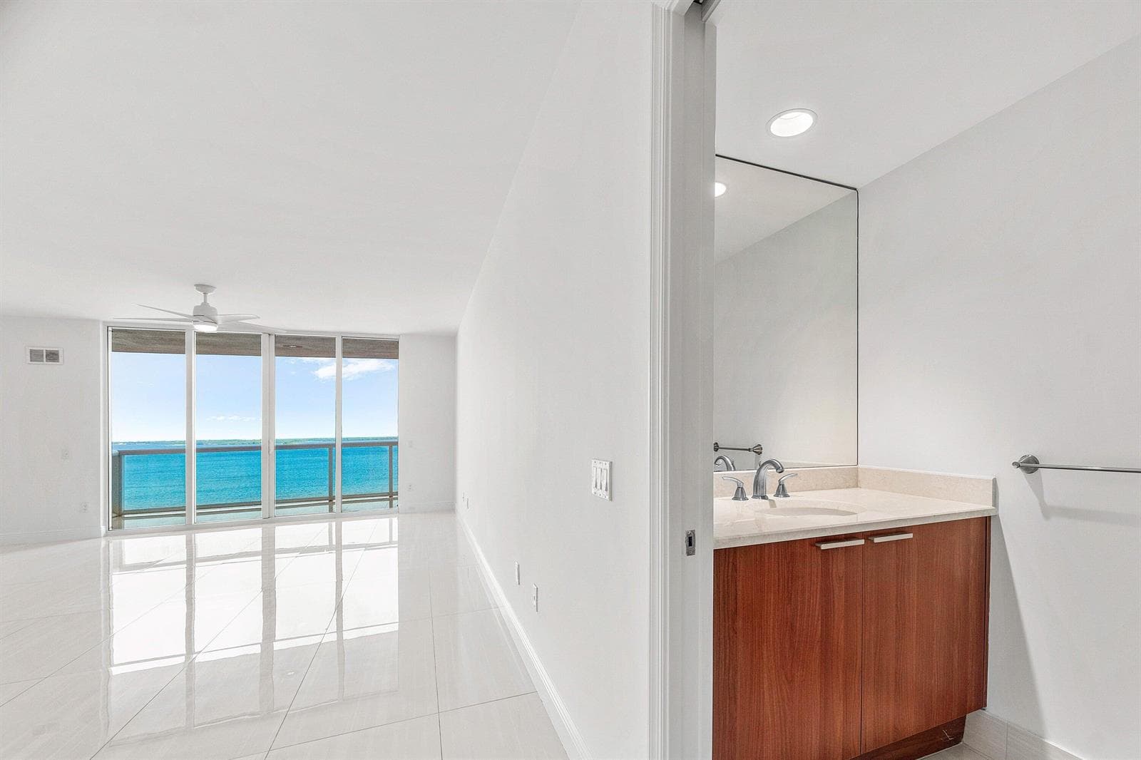 2650 Lake Shore Drive 1005 photo 21