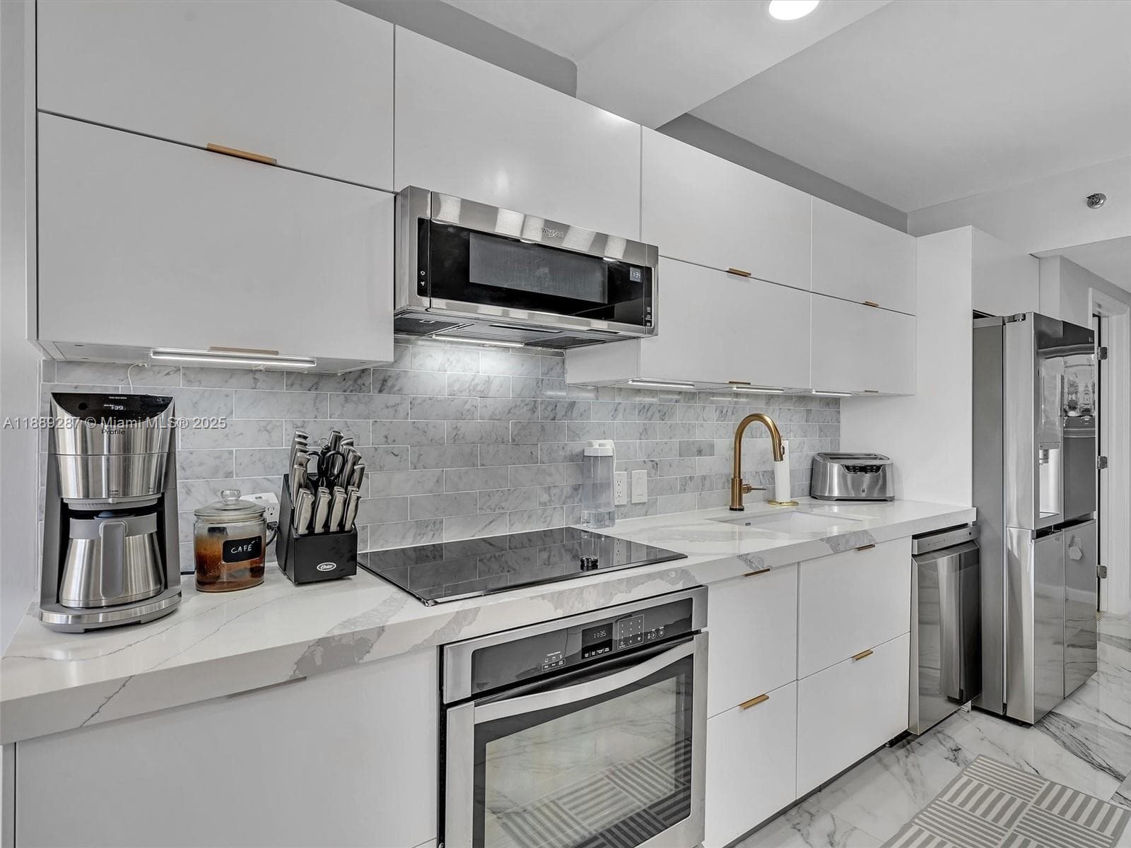 20191 E Country Club Dr 511 photo 16