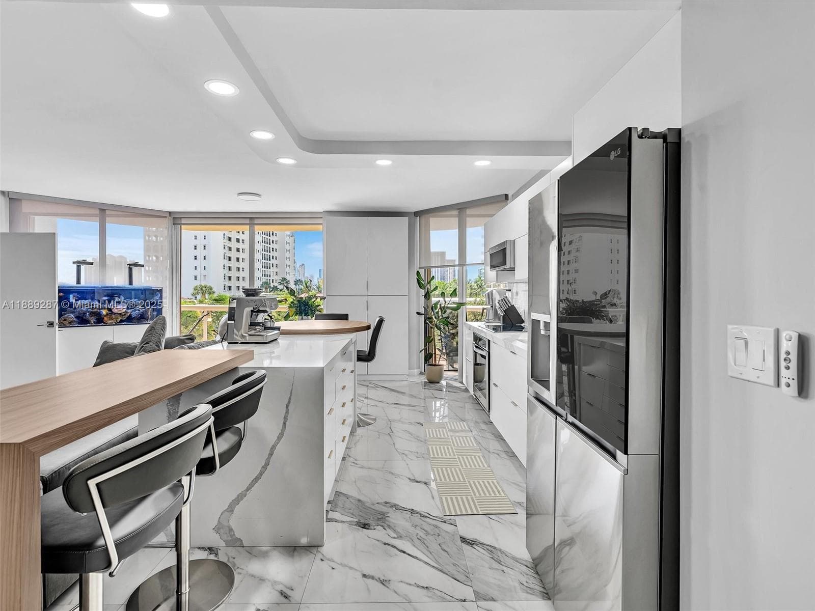 20191 E Country Club Dr 511 photo 10